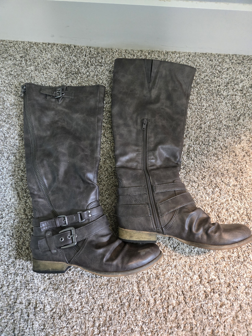 Women’s Tall Brown Buckle Boots - Classic Riding Style